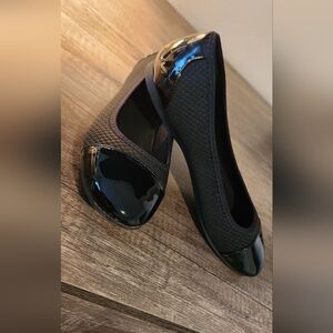 Elegant Black Flats with Glossy Toe Cap